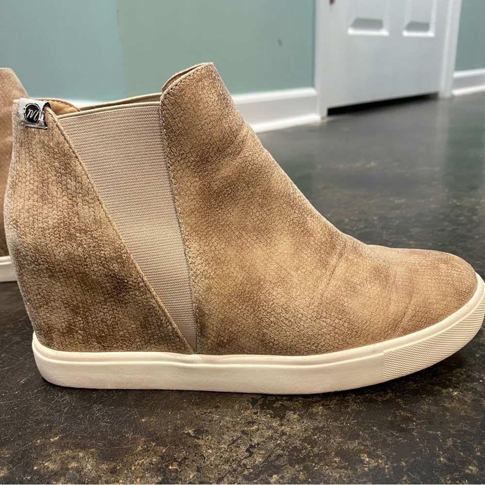 Coconuts by Matisse Women’s Lure Sneaker